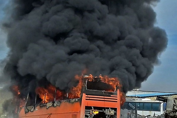 آتش سوزی اتوبوس