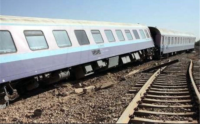 قطار خروج ریل یزد
