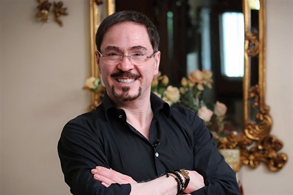 خشایار اعتمادی، خواننده ی مشهور پاپ 5