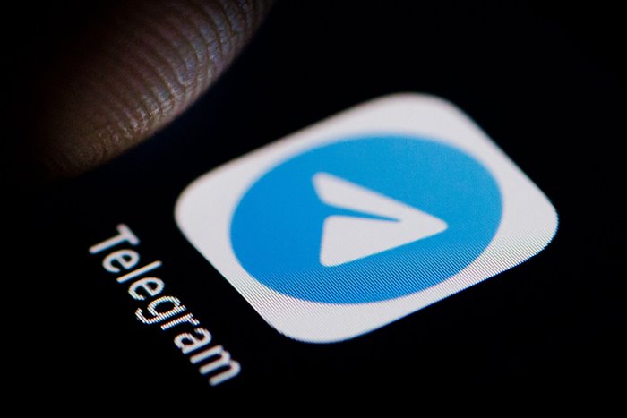 telegram app icon iphone ios screen finger