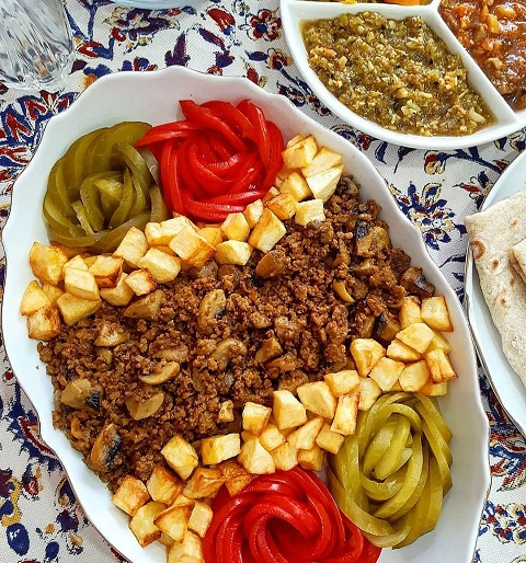 خوراک گوشت چرخ کرده و سیب زمینی