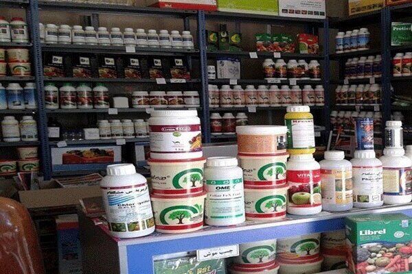 کشف کارگاه تولید کود مایع نانو تقلبی در خانه مسکونی در شیراز  /اسامی دو نشان تقلبی