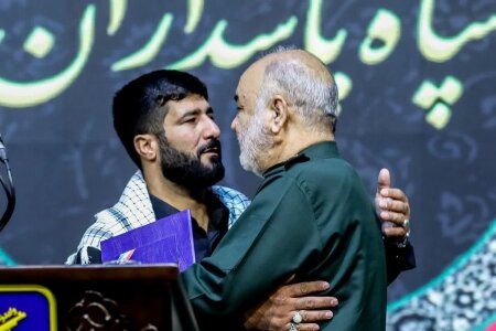 فرمانده کل سپاه با درخواست فرزاد بادپا خادم فداکار حرم حضرت شاهچراغ(ع) مبنی بر عضویت در سپاه موافقت کرد.