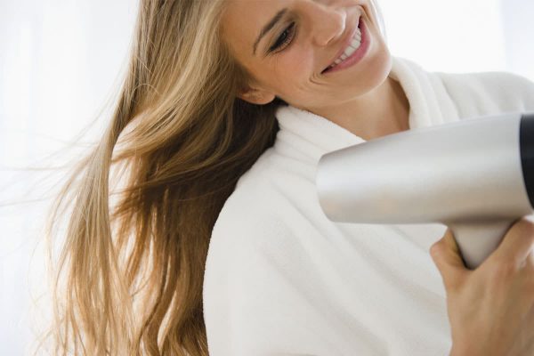 Hair dryer pulling long hair e1606198878216