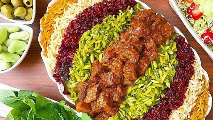 برای مهمانی‌ها و مجالس پسته پلو غذای اصیل ایرانی درست کنید+طرز تهیه