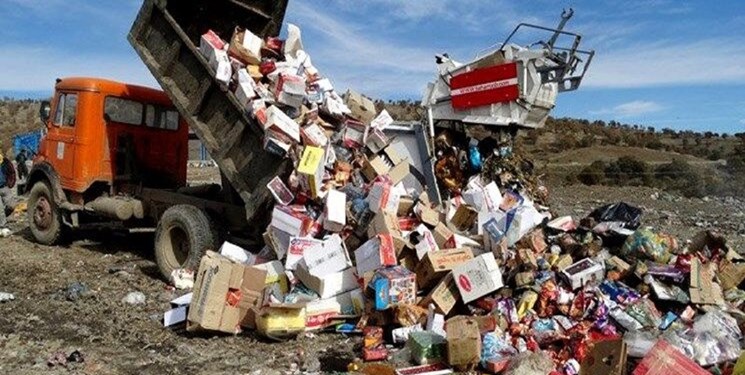 تعطیلی و پلمپ ۳۶ فروشگاه غیر بهداشتی و معدوم سازی مواد غذایی فاسد در شیراز