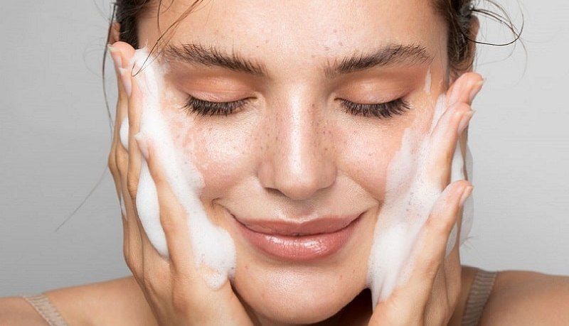 اشتباهات در پاک کردن آرایش صورت