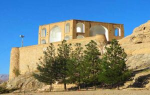 رییس ایل افشار فکرش را هم نمی کرد مقبره اش توسط معتادها اشغال شود