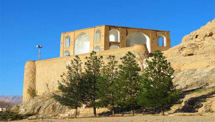 تخت درگاه قلی بیگ 2