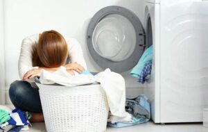 علل و شیوه پاک کردن سفیدک روی لباس‌ها بعد از شستشو