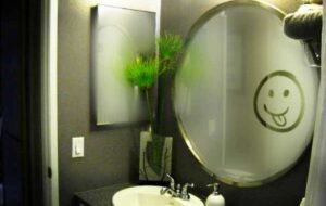 ۷ روش برای جلوگیری از ایجاد بخار روی آینه حمام