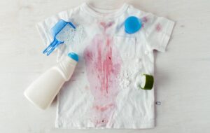 روش هایی برای پاک کردن راحت انواع لکه از روی لباس