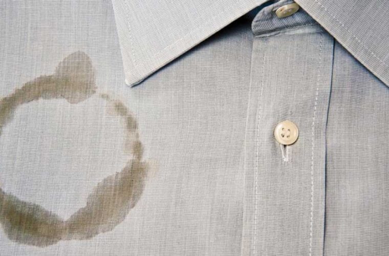 چگونه می توان لکه روغن ماشین را از روی لباس و زمین پاک کرد؟