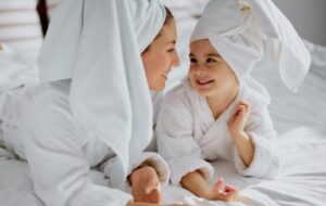 ۵ نکته‌ که هنگام خرید بهترین حوله پالتویی و نحوه‌ی مراقبت از آن باید بدانید