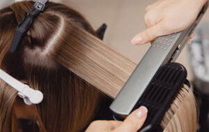 ۷ روش طبیعی بسیار راحت برای صاف کردن مو بدون نیاز به اتوی مو