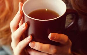 ۱۲ نشانه بد که بیانگر زیاده روی شما در نوشیدن چای است