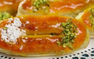 طرز تهیه شیرینی زبان با خمیر ۱۰۰۰ لای خانگی به روش قنادی