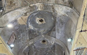 بازار تاریخی شیراز هنوز رویش سیاه است ، چرا؟