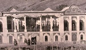 عکس قدیمی یک میهمانی در باغ معین الدوله شیراز – دوران قاجار