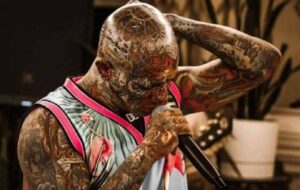 تتلو خواننده سراپا تتو و پرطرفدار اعلان قرمز هم نداشت ، چرا گرفتنش؟