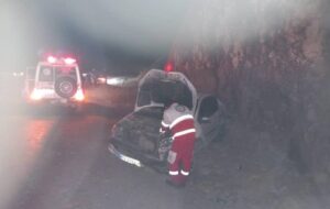 صحنه تصادف خونین ۲ پژو در جاده سپیدان – یاسوج