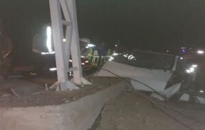 مرگ ۵ نفر در تصادف پراید پس از برخورد با پایه تابلو+عکس