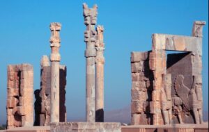 کشفیات جدید در مورد مهندسی دقیق معماران تخت جمشید/ اسکلت مرد ۲۵ ساله زیر کاخ تچر پیدا شد