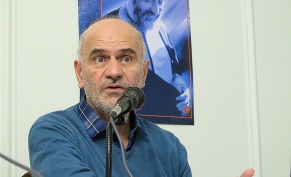 دکتر فرشاد مومنی