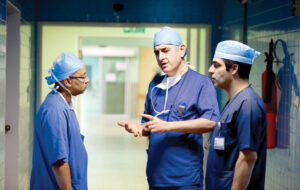 حاذق ترین پزشک جراح قلب کودکان ایران می گوید دستمزدم از تعویض روغنی کمتر است