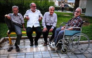 درخواست افزایشِ عیدیِ کارگران بازنشسته: حداقل دو پایه دستمزد به بازنشستگان پرداخت شود