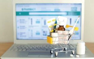 هشدار به داروخانه ها و مردم : فروش اینترنتی دارو جرم است