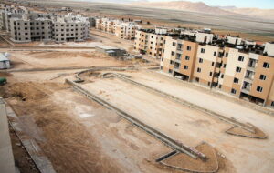 فیلم دردسرهای عجیب ساکنان مسکن مهر شهر لپویی که مسئولان نمی بینند