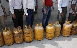 نوشابه باز کردن مسئولین فارس برای خودشان شاید بر نرخ کپسول گاز نظارت کنند