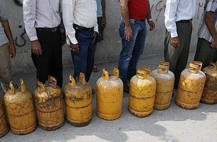 نوشابه باز کردن مسئولین فارس برای خودشان شاید بر نرخ کپسول گاز نظارت کنند