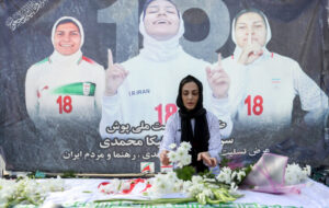 فیلم وداع تلخ شیرازی ها با ملیکا محمدی ستاره فوتبال زنان ایران