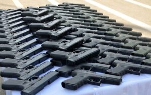 کشف ۲۸ قبضه کلت کمری از باند قاچاق سلاح در مرودشت