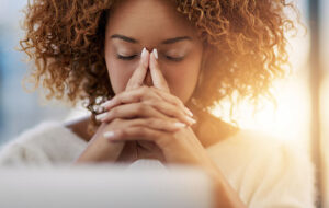 ۴ ترفند معجزه آسا که شما را در مواقع استرس زا به سرعت آرام میکند