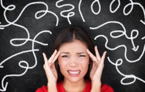 ۱۳ ترفند ساده برای رهایی از افکار منفی