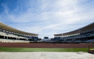 چمن ورزشگاه بین‌المللی پارس شیراز یخ زد / ورزش و جوانان فارس: نه پول داریم نه اختیار !