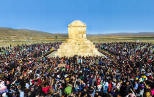 گیردادن ضرغامی به مقبره کوروش کبیر که وزیر کشاورزی هم نیست+فیلم