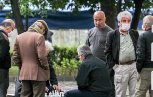 اوضاع خیلی بد بازنشسته ها که حتی برای خرید برنج ، هزینه‌های درمان و خرید سنگ قبر همسر وام می‌خواهند