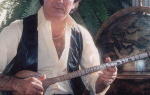 آیین یادبود شیرازی ها برای دکتر بیژن سمندر شاعر و بنیانگذار شعر به گویش شیرازی ، ترانه سرا ، مترجم و خوشنویس [+تصاویر]