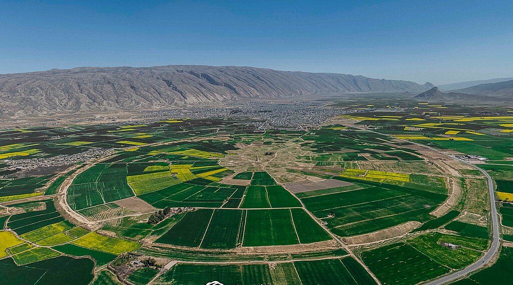 تصویرهوایی مناره و شهر دایره ای گور e1705914528312