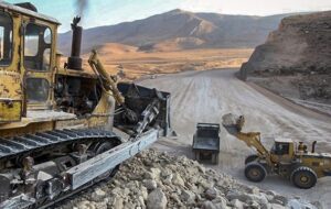 یعنی جاده قره پیری « شیراز – صدرا » معطل کمک های مردمی است؟ پس چی!