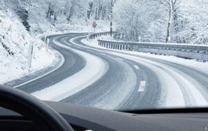۱۳ راهکار برای رانندگی در جاده های لغزنده و یخ زده که تصادف نکنیم