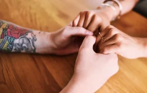 چند ویژگی‌ که روانشناسان می گویند بیشتر از ظاهر برای افراد جذابیت می آورند