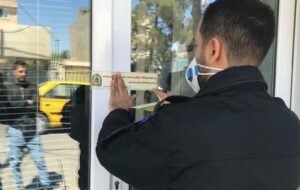 تعطیلی ۲ فروشگاه در شهر صدرا که روز روشن داروهای مخدر می فروختند