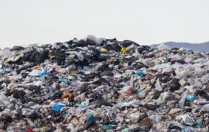 تداوم بلاتکلیفی دفن زباله در مرودشت و کازرون و دیگر شهرهای فارس که مجوز ندارند