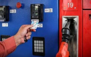 نماینده چابهار: استیضاح وزیر نفت برای کاهش سهمیه بنزین آزاد کلید خورد/مردم دچار مشکل شده اند