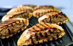 طرز تهیه « عرایس » ساندویچ عربی که عجیب خوشمزه است